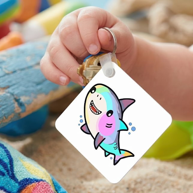 Chaveiro Tubarãozinho Kawaii Adorável com Pastéis de Arco-Í (Adorable Kawaii Baby Shark with Rainbow Pastels. Keychain)
