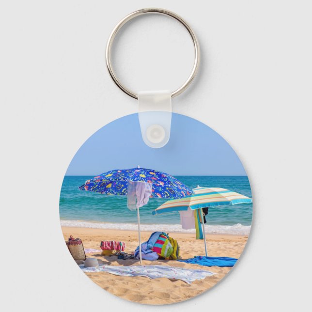 Chaveiro Two sun umbrellas and beach supplies at sea.JPG (Frente)