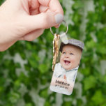 Chaveiro Um ano de memória fotográfica, primeira lembrança<br><div class="desc">Celebre o Primeiro Aniversário do Seu Filho com Chaveiros personalizados: Torne o primeiro aniversário do seu filho ainda mais especial com estes adoráveis e chaveiros personalizados. Uma dádiva divertida e encantadora, esses chaveiros serão lembranças queridas da ocasião alegre. Cada chaveiro apresenta uma foto precioso da sua pequena com a idade...</div>