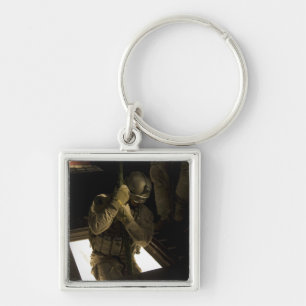 Chaveiro Um assistente da Força Aérea dos EUA começa sua de