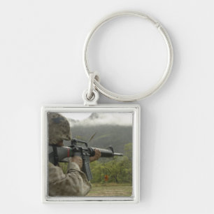 Chaveiro Um fuzileiro naval conduz brocas