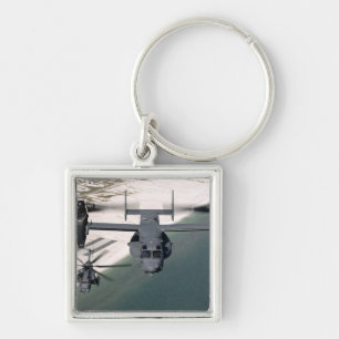 Chaveiro Um Osprey CV-22 e um MH-53 pavimentam o ponto