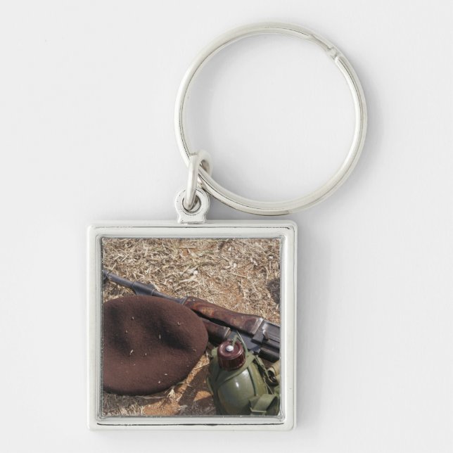 Chaveiro Um rifle, cobrir militar e cantina (Frente)