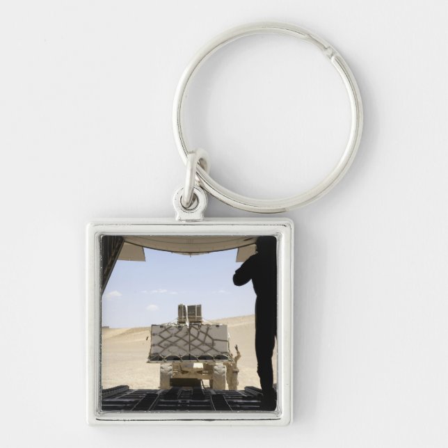 Chaveiro Uma empilhadeira carrega carga em um Hércules C-13 (Frente)