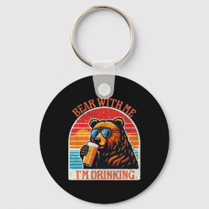 Chaveiro Urso Bebendo Cerveja ao Ar Livre Funny Grizzly Cam