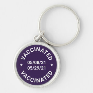 Chaveiro Vacinado com datas personalizadas texto violeta ro