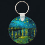 Chaveiro Van Gogh Starry Night Over the Rhône<br><div class="desc">Chaveiro com a pintura a óleo de Vincent van Gogh, "Starry Night Over the Rhône" (1888). As estrelas amarelas brilhantes decoram o céu azul noturno como um casal rolando ao longo de um riverbank em Arles. Um presente perfeito para fãs de Impressionismo Poste e arte holandesa.</div>