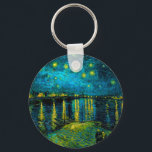 Chaveiro Van Gogh Starry Night Over the Rhône<br><div class="desc">Chaveiro com a pintura a óleo de Vincent van Gogh,  "Starry Night Over the Rhône" (1888). As estrelas amarelas brilhantes decoram o céu azul noturno como um casal rolando ao longo de um riverbank em Arles. Um presente perfeito para fãs de Impressionismo Poste e arte holandesa.</div>