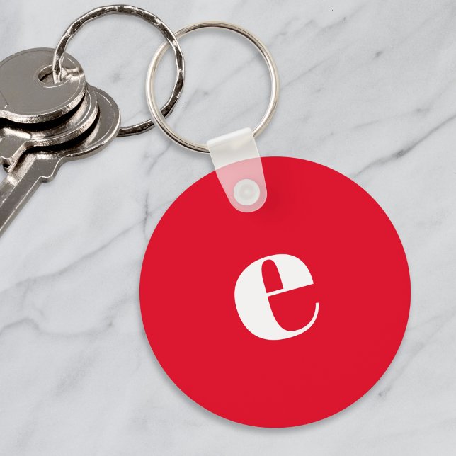 Chaveiro Vermelho Monograma Moderno Simples de Tendência (A striking red keychain with monogram lower case initial in a modern font)