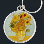 Chaveiro Vincent Van Gogh 12 Girassóis Impressionista<br><div class="desc">O vaso de Vincent Van Gogh com 12 girassóis é uma das famosas séries de girassóis de Van Gogh. Esta pintura de girassóis faz parte do segundo conjunto de belas pinturas impressionistas de girassóis de Van Gogh, que ele criou em 1888. Os girassóis são amarelos contra um fundo azul claro....</div>