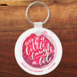 Chaveiro Vinho<br><div class="desc">O Round chaveiro apresenta texto divertido "Wine a Little Laugh A Lot" em uma mancha de vinho tinto - personalizado com a informação do seu partido. Chaveiros fazem presentes memoráveis para familiares e amigos ou criam por si mesmos.</div>