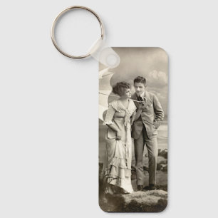 Chaveiro Vintage Casal romântico com Parasol
