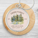 Chaveiro Vintage Foggy Green Forest Watercolor Cablagem<br><div class="desc">Elevem seu aluguel de férias com nossa chaveiro de Lama de Pedra de Pedra Verde Vintage Foggy Forest. Este trabalho de arte mostra ilustrações de aquarela vintage da floresta, o que o torna realmente especial é a opção de personalizá-la com o seu próprio nome de compro, fazer-a como um reflexo...</div>