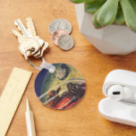 Chaveiro Vintage Science Fiction, Futurística City on Moon<br><div class="desc">Imagem de viagem de ilustração venenosa e ficção científica de transporte apresentando um clássico livro em quadrinhos retrô sci fi espaço e imagem planetária de astronautas ou aliens viajando em uma espaçonave voando sobre uma metrópole futurista na lua.</div>