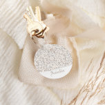 Chaveiro Vintage White Lace e Casamento Personalizado de Li<br><div class="desc">Um favorito de casamento muito romântico e feminino,  feito por chaveiro. Perfeito para mulheres que amam renda,  linho e sotaques antigos.</div>