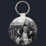 Chaveiro Você será meu Bridesman Photo Keyring<br><div class="desc">Minimalista e moderno será meu anel-chave do homem de honra. O texto e as mensagens podem ser editados na parte traseira do cartão. Para personalização mais avançada deste design, por exemplo, alteração do layout, da fonte ou do tamanho do texto, clique no botão "PERSONALIZAR" acima. Por favor, entre em contato...</div>
