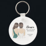 Chaveiro Você será minha dama de honra?<br><div class="desc">Você será minha proposta de Bridesmaid tecendo um toque simples e clássico "Você vai ser minha dama de honra?" com uma dama e dama de honra. Personalize o nome e a função de sua preferência.</div>