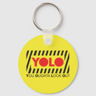 Chaveiro YOLO com cuidado vermelho