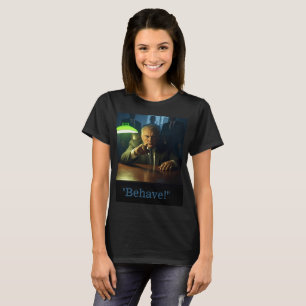 Chefe se comporta com mulheres camiseta preta
