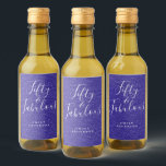 Chic 50 Fabuloso Blue Glitter Name 50th Birthday<br><div class="desc">Celebre fazer 50 em estilo com esta elegante etiqueta de vinho de 50 anos de glitter real com o texto 50 e fabulosa em caligrafia branca. Basta adicionar seu nome e suas etiquetas de vinho de presente de festa de aniversário 50ª estão prontas para ir. Desenvolvido exclusivamente para você pelo...</div>