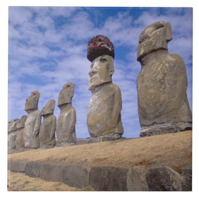 Chile, Ilha de Páscoa. Os 15 Moais em Ahu (Frente)