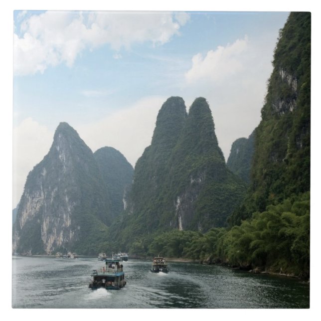 China, Guilin, Rio Li, Barcos fluviais alinham-se (Frente)