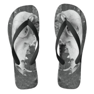 Chinelo de dedo adulto com desenho de caveira