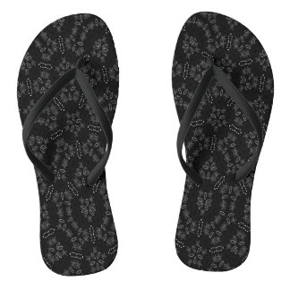 Chinelo Preto Elegante com Padrão de Renda Floral