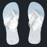 Chinelos Algo azul.<br><div class="desc">Algo antigo,  algo novo,  algo emprestado,  algo azul. Quando você está pronto para trocar seus calcanhares por algo um pouco mais confortável para dançar,  esses chinelos podem apenas fazer o truque!</div>