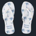 Chinelos Árvore Tropical Azul de Tribo Brito<br><div class="desc">Estes chinelos de palmeira tropicais engraçados,  com as palavras "Tribo de Noiva" em azul (cor do ano 2020),  em fundo branco,  são os presentes perfeitos para um destino de praia tropical ou casamento ao ar livre!</div>