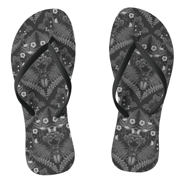 Chinelos Besouro e samambaias, a preto e branco (Pé da cama)