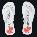 Chinelos Bridesmaid Beach Wedding | Equipe da Noiva<br><div class="desc">Corações românticos e personalizados sandálias de sacudir de praia. Corações dispersos design no fundo. Reads Team, então Bride, em outra sandália em letras elegantes. A dama de Bridesmaid é impressa no meio em letras negras elegantes. Mudança para membros do partido de noiva ajustado, como a florista ou a madrinha de...</div>