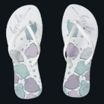 Chinelos CALÇADOS DE CASAMENTO | Lilás Azul Derramado Moder<br><div class="desc">Um design de celas de cera de ameixa azul e de ameixa. Caligrafia manuscrita que diz Bride - perfeita para a noiva vestir na praia para sua cerimônia de casamento na praia. Design criado para TheBarefootBride™ por © WhimsicalArtwork™. Esta é parte de uma coleção de artigos de papelaria de casamento...</div>