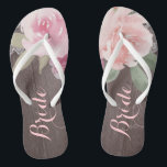 Chinelos Casamento de noiva floral de aquarela russa<br><div class="desc">Design floral romeno de cor d'água desenhada à mão, cor de rosa pastel e rosa de pêssego, com um local de colheita branco sobre fundo de grãos de madeira rústica. Chic e elegante, sacudir de excelente para noiva em casamento vintage, casamento rústico ou casamento de campo em primavera. Veja todas...</div>