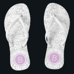 Chinelos Cinza e Monograma de Damasco Floral Roxo<br><div class="desc">sandálias de flutuação de sacudir impressas personalizadas com uma cor damasco floral na moda elegante e o seu monograma personalizado ou outro texto em círculo. Clique em Personalizar para alterar as fontes e cores do texto ou adicionar suas próprias imagens para criar uma única design!</div>