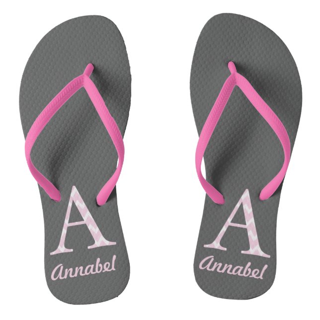 Chinelos Cinza personalizada "A" inicial e Flipflop rosa (Pé da cama)