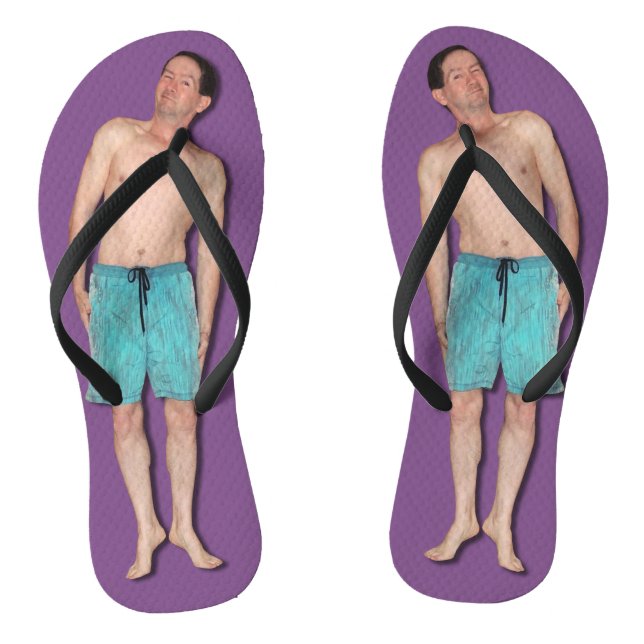 Chinelos com cara pequena (Pé da cama)