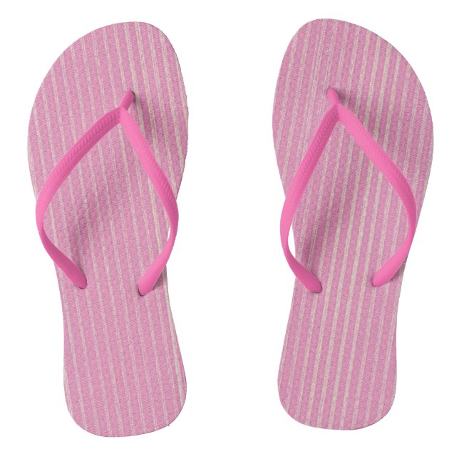Chinelos com listras verticais rosa e quase branca (Pé da cama)