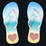 Chinelos Dama de honra tropical do coração do casamento de<br><div class="desc">As sandálias cor-de-rosa personalizadas, na moda do falhanço de sacudir do casamento de praia do coração do ouro para damas de honra e outros membros do fundo nupcial do partido são uma cena tropical da praia com palmeiras contra um céu azul e uma luz solar bonito do cheio com água...</div>