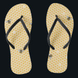 Chinelos de abelhas<br><div class="desc">Seja Você Mesmo! Quero dizer, cobrir-se em abelhas da cabeça aos pés. Por que não? Não há razão para não o fazer. Um padrão de colmeia amarela quente e abelhas perfeitamente deliciosas será uma forma excelente de começar. Você ficará tão doce!</div>