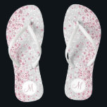 Chinelos de brilho branco e de diamante rosa<br><div class="desc">Sacudir bonito e muito elegante Calçados Flop com diamantes falsos rosa em um fundo falso branco brilhante pronto para você personalizar com sua inicial. ⭐ Este produto é 100% personalizável. *****Clique no BOTÃO PERSONALIZAR para adicionar, excluir, mover, redimensionar, mudar ao redor, girar, etc... qualquer dos gráficos ou texto ou use...</div>