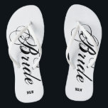 Chinelos de casamento monogramas para noiva e noiv<br><div class="desc">Chinelos de casamento russos para noiva e noiva ou hóspedes. Cor de pulseira personalizada para ele e seus homens e mulheres. Cor de fundo personalizável e personalizável com iniciais de nome ou monograma. Preto e branco moderno, ele e sua sandálias de balas com tipografia de caligrafia com na moda. Festa...</div>