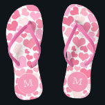 Chinelos de Monograma de Corações Rosa<br><div class="desc">NewParkLane - Prepare-se para o verão com estes chinelos românticos divertidos monogramas, com um padrão de corações em diferentes tons de rosa, com um quadro rosa quente para o seu monograma. Adicione um salto vibrante e dramático ao seu casamento de destino! Fácil de personalizar no Zazzle com seu próprio texto...</div>