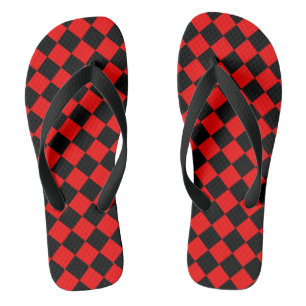 Chinelos de padrão de diamante vermelho e preto