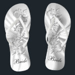 Chinelos Design de Ornamentado de Prata e Satélite Branco |<br><div class="desc">Calçados de Fenda Bridal prontos para você personalizar. Se for necessário... você pode começar a ser atualizado com suas próprias opções de texto, cor de texto e fonte com a área da ferramenta design do Zazzle. ✔ Nota: Nem todas as áreas de modelo precisam ser alteradas. 📌 Se você precisar...</div>
