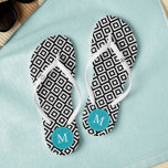Chinelos Diamantes Pretos e Aqua Monogramados<br><div class="desc">Padrão geométrico e de moda e design monograma. Perfeito para noivas, damas de honra, festas noivas, aniversários, presentes de verão, etc.</div>
