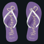 Chinelos Dourada Bridesmaid, Hearts Viole - Personalizada<br><div class="desc">Uma dama de ouro e coração em fundo violeta com seu nome. Selecione o botão de fantasia para alterar o estilo,  a cor e o tamanho das fontes. Qualquer garota adoraria ter essa design elegante e na moda.</div>