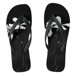 Chinelos floral preto e branco minimalista