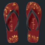 Chinelos Folhagem Dourada e Borgonha Escura da Elegante Tri<br><div class="desc">Estes elegantes chinelos de padrão de folhagem escura da tribo de noiva e de burguesia dourada têm um fundo burgundy escuro que é adorado com um intrincado padrão verde-floral de ouro e uma tipografia moderna personalizável. A combinação da burgundia rica com o ouro shimmering cria uma estética elegante e luxuosa....</div>