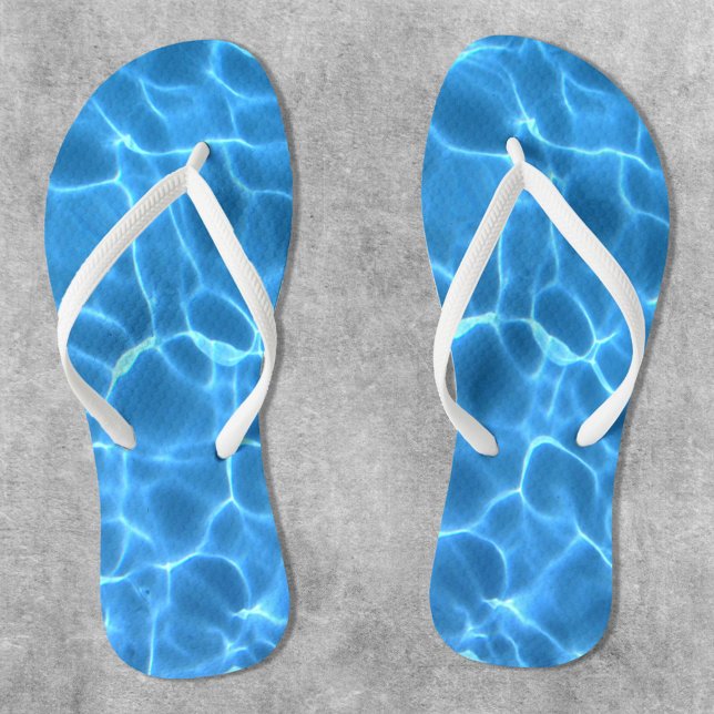 Chinelos Foto da Piscina Nadadora Azul-Areia Brilhante (Swimming Pool Water Flip Flops - Slim Straps)